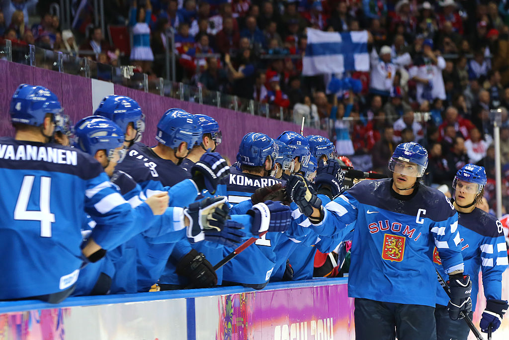 Huikeita uutisia suomalaiselle jääkiekolle - tulevaisuuden Leijona-tähdet  pääsevät Teemu Selänteen oppiin